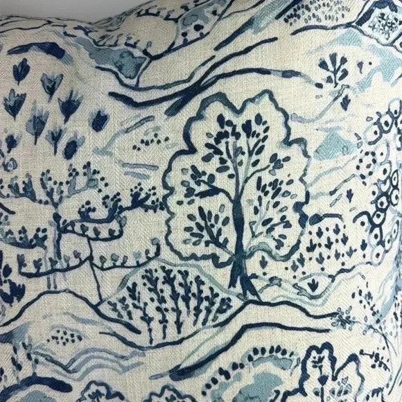 CHINOISERIE BLUE & WHITE 20x20” duck feathers filled pillow NWT decorative soft - Picture 3 of 10